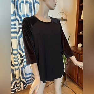Torrid Black Velvet Sleeve Tunic Size 1